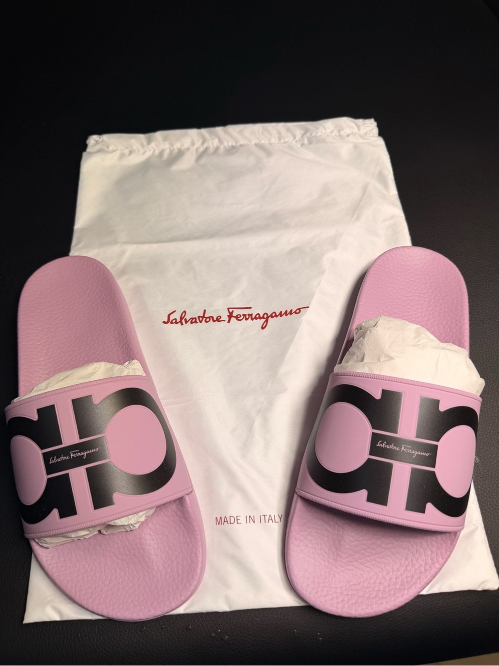 NIB Salvatore Ferragamo Groovy Pink Logo Slides Size 10